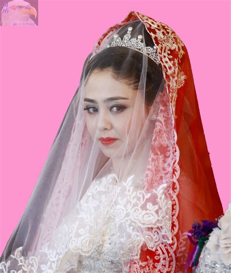 温柔的维族女生头像