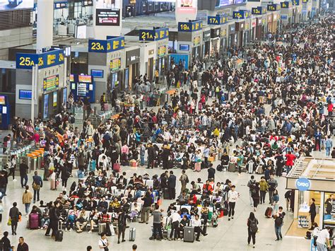 网友吐槽坐高铁动车像挤地铁，多地加开临时旅客列车增开夜间高铁|动车|高铁|地铁_新浪新闻