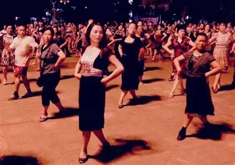 白天走路晚上跳两小时广场舞，女子运动过量出现血尿_武汉_新闻中心_长江网_cjn.cn