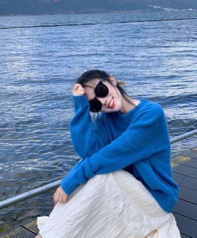 万物皆温柔女生头像高清