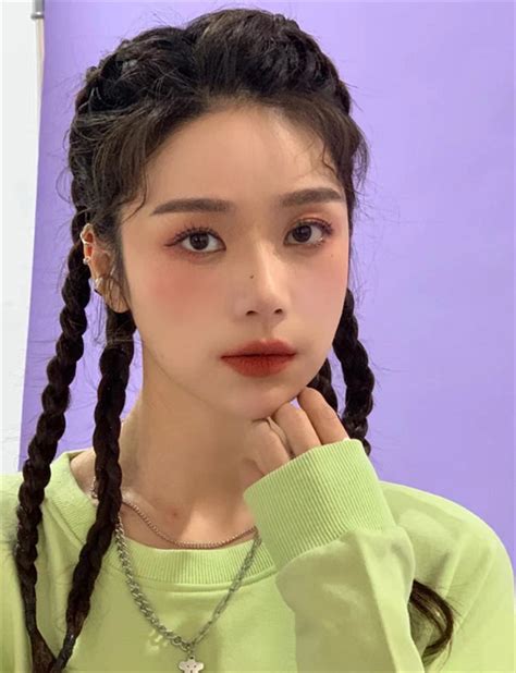 甜美女生脏辫头像