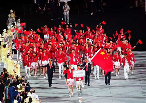 校友朱婷东京奥运会开幕式引领中国代表团闪亮出场-新闻中心