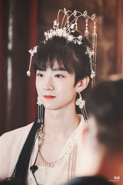 张嘉元图片