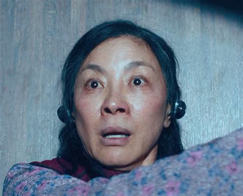 杨紫琼一生无子，把青春献给电影，60岁获奥斯卡影后被称亚裔之光
