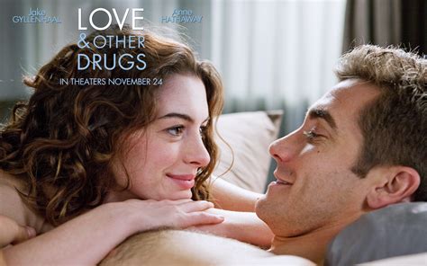 美国2011喜剧爱情电影《爱情与灵药》高清宣传电影海报欣赏-欧莱凯设计网