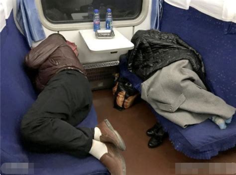 女子在火车卧铺上睡觉, 被陌生男子猥亵, 男子: 她太漂亮了没忍住