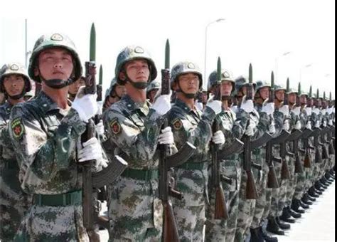 全军07式预备役军服换装仪式在北京举行