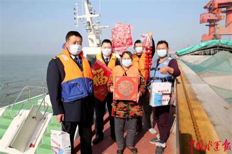 中国航海日站在船上的男人元素素材下载-正版素材402176909-摄图网