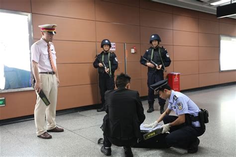 地铁车站安保、安检_广东龙翔城市后勤保安服务有限公司