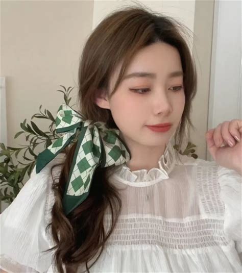 可爱温柔丝巾头像女生