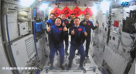 神舟十三号成功返航，欢迎中国航天员回家！