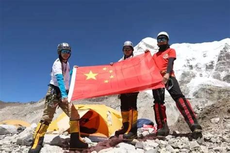 祝贺！中国首支民间女子登山队成功登顶珠峰__凤凰网