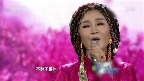 藏族女歌手降央卓玛，靠唱歌赢得幸福人生，却被刀郎告上法庭