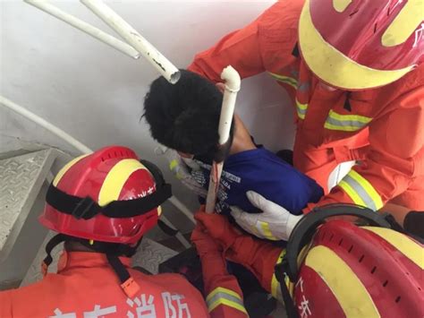 惠州一工人不慎二楼摔落，后脑皮被栏杆贯穿 - 液压汇