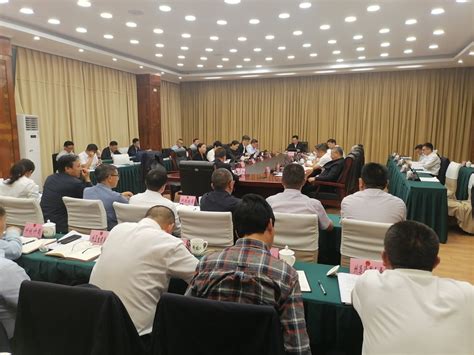 县政府召开第四十四次常务会议