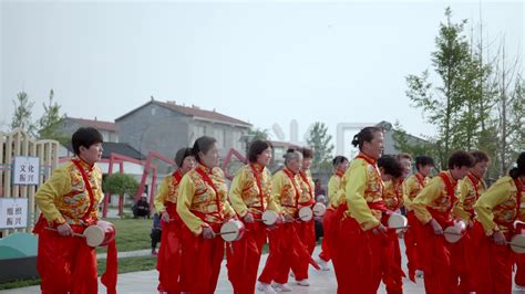 距离近了、还有专业老师，洙桥村村民有了自己的广场舞小天地