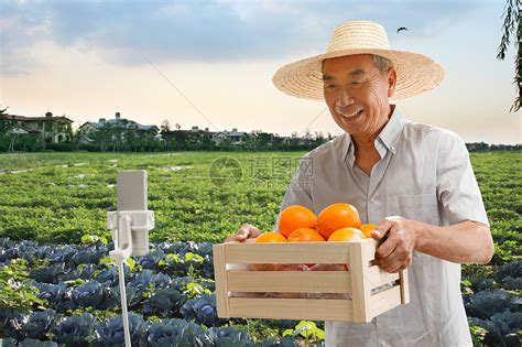 农民在线直播销售水果高清图片下载-正版图片507691941-摄图网