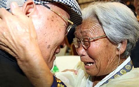 朝韩家属60多年后重逢 8岁儿子再见时已过花甲 国际新闻 烟台新闻网 胶东在线 国家批准的重点新闻网站
