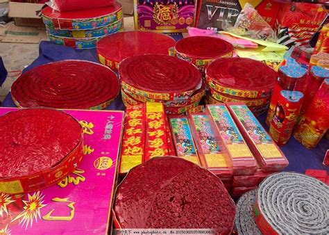 烟花爆竹可以用什么替代呢？-有什么方法可以代替燃放烟花爆竹吗?比如: