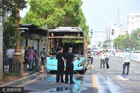 南昌一男子公交车纵火被烧死 乘客司机安全逃离 车基本报废 _龙岗新闻网