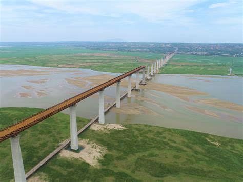 中国铁建投资集团有限公司 集团要闻 临猗黄河大桥主桥墩身全部完成