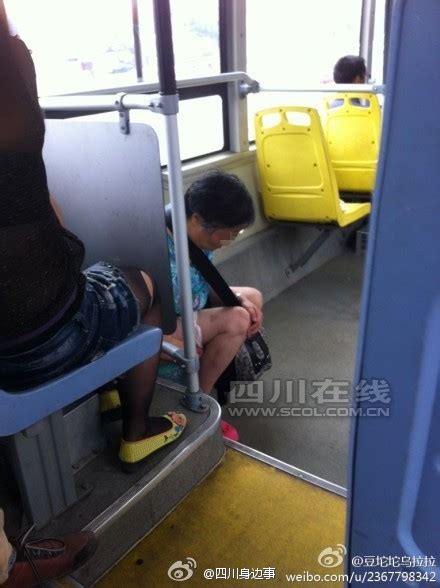 孩子坐公交尿急，大人竟然让他尿在车厢里，你能忍吗？_育儿资讯