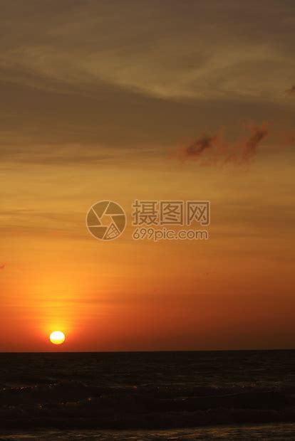 太阳从海中升起反射水云高清图片下载-正版图片307748738-摄图网