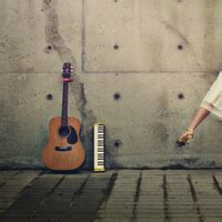 抱着吉他女生头像温柔