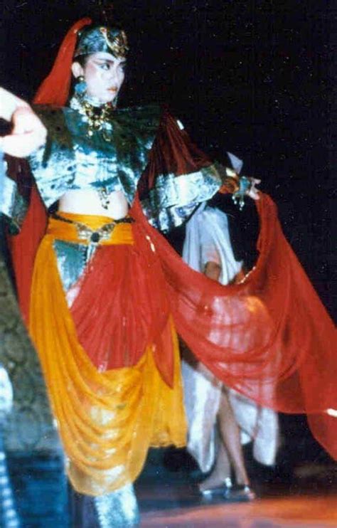 1987年1月18日，1986年度十大劲歌金曲颁奖典礼上的梅艳芳 - 派谷照片修复翻新上色