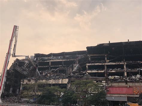 百货卖场失火背后，南京金盛集团面临超80亿债务危机|界面新闻 · 地产