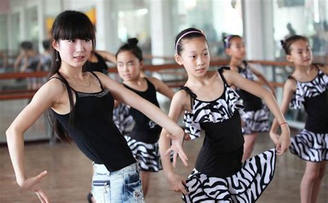 高一学舞蹈艺考可以吗 能考过吗 舞蹈艺考的优势有哪些?_2023舞蹈艺考最新资讯-舞蹈艺考培训就在舞研艺考！