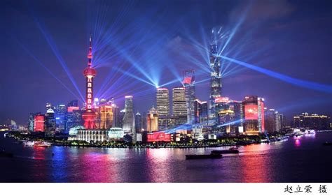 上海：建党百年灯光秀闪耀外滩陆家嘴-人民图片网