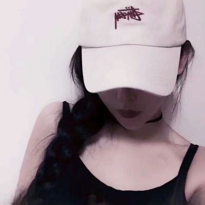 头像女生侧身温柔图片