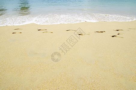 沙中脚印休息阳光海岸线孤独自由旅行棕色高清图片下载-正版图片321221171-摄图网