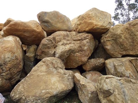 黄色假山石材黄蜡石 圆形假山 自然黄石 园林景观石 厂家批发黄石-阿里巴巴