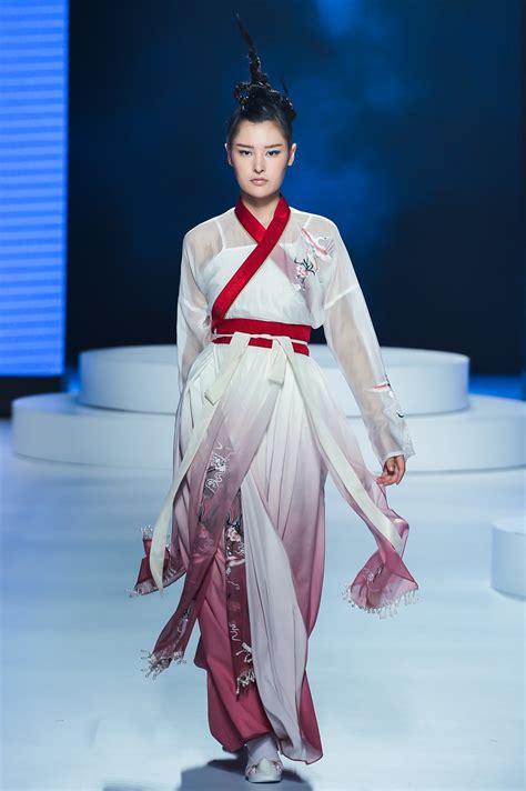 中国国际时装周2017：Maryma·马艳丽高级定制时装发布-服装中国国际时装周-CFW服装设计网手机版
