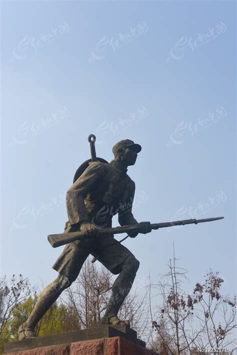 川军抗日阵亡将士雕塑高清图片下载_红动中国