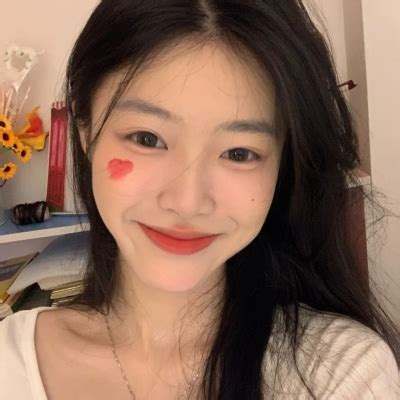 极致温柔女生头像真人