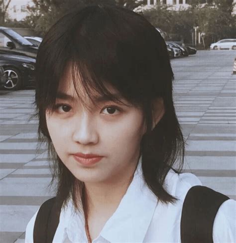 日系短发图片甜美女生头像