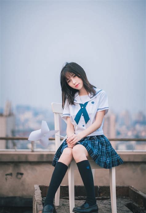 小清新女生身穿深蓝色日系裙装学生服校服，尽显阳光气质_中国制服设计网