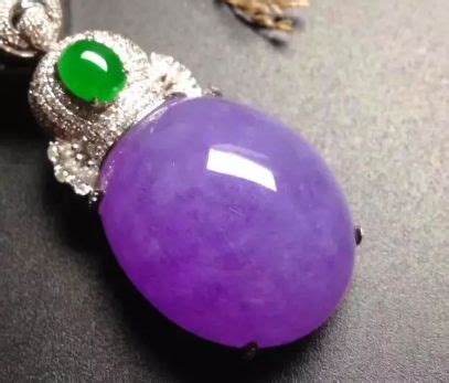 紫色翡翠的寓意 紫色翡翠代表什么意思 - 冰种玻璃种翡翠手镯挂件A货_翡翠原石种水等级划分鉴定价格多少钱，国翠世家珠宝