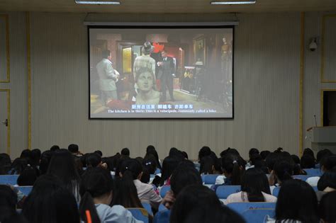 第25届北京大学生电影节闭幕 徐冬冬仙气十足与黄宥明亮相红毯