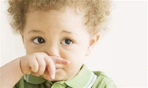 宝宝流鼻血怎么办？以前的方法都错了，这几招教你预防流鼻血