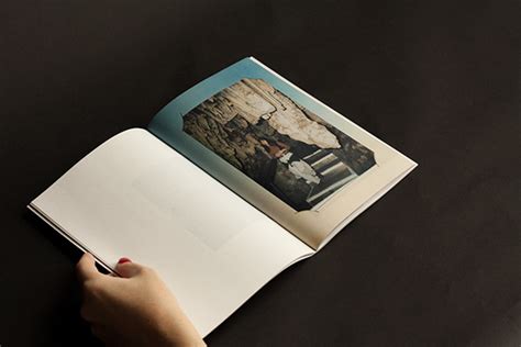来回奔波的故事-YOLANDA FANZINE宣传册书籍设计