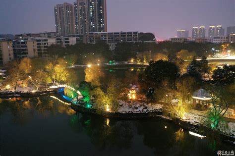 秀峰公园璀璨灯光秀，元旦正式投入使用 - 益阳对外宣传官方网站