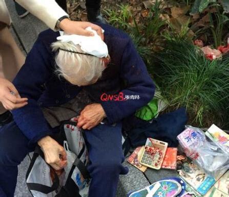 93岁"鞋垫奶奶"摆摊遭袭 被男子用双截棍打成重伤_天下_新闻中心_长江网_cjn.cn