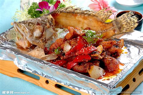 【三汁焖锅鱼的做法步骤图，三汁焖锅鱼怎么做好吃】生活如此_下厨房