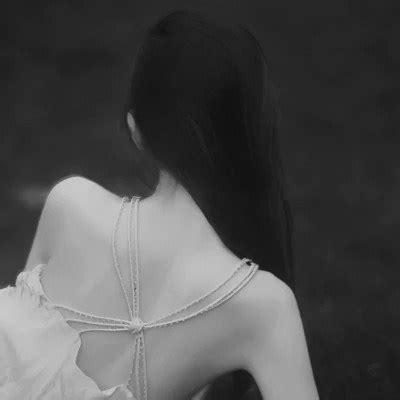 温柔头像黑白女生真人
