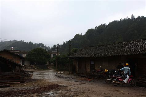 神秘的秘境，中国最偏僻的地方，也是最后通公路的县城