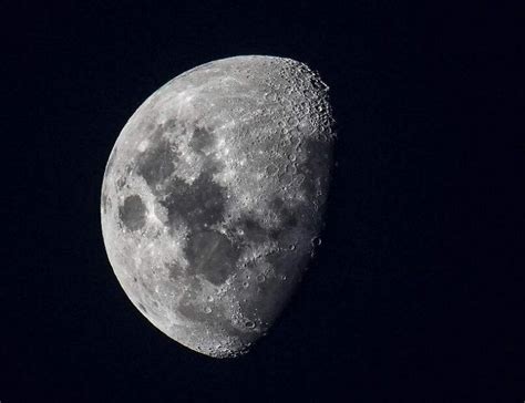 How was the Moon’s crust formed? 科学家提出月球外壳形成的新观点 - BBC媒体英语 - 英语学习站_爱词霸